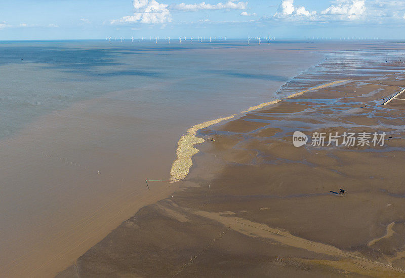 Tan Thanh海滩，黑色的沙子混合着典型的湄公河三角洲冲积物